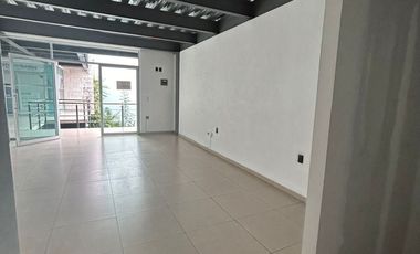 RENTA DE 2 LOCALES EN CORREGIDORA, BIEN UBICADOS DENTRO DE PLAZA CALLE SECUNDARIA