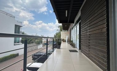 RENTA DE 2 LOCALES EN CORREGIDORA, BIEN UBICADOS DENTRO DE PLAZA CALLE SECUNDARIA