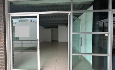 RENTA DE 2 LOCALES EN CORREGIDORA, BIEN UBICADOS DENTRO DE PLAZA CALLE SECUNDARIA