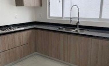 HERMOSA RESIDENCIA A ESTRENAR EN ZONA ESMERALDA CON ROOF GARDEN Y VISTA HACIA LA PRESA