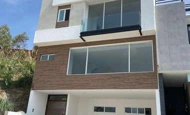 HERMOSA RESIDENCIA A ESTRENAR EN ZONA ESMERALDA CON ROOF GARDEN Y VISTA HACIA LA PRESA