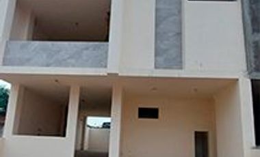 EN MACHALA PENSANDO EN FAMILIAS GRANDES CASAS EN URB. PRIVADA DE 4 DORMITORIOS C/U CON BAÑO