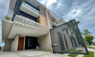 RFO Premium 4-Bedroom Duplex House and Lot for sale at AFPOVAI Taguig near Bonifacio Global City