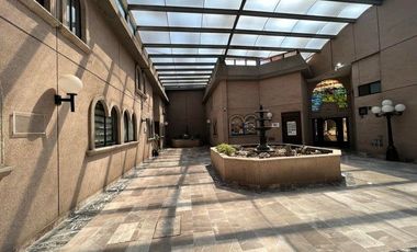 VENTA - Oficina comercial dentro de plaza, 2 medios baños. Arboledas