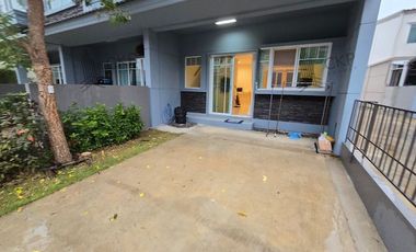 Townhouse for sale and rent, Villagegio Bangna, beautiful new house, warm minimalist decoration. Lots of usable space