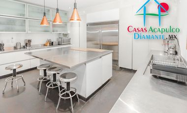 Hermosa casa en renta vacacional para 18 personas. Alberca y vista al mar