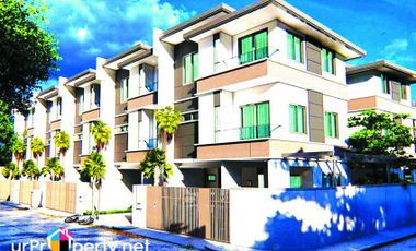 for sale 3 storey house with 2 parking near ateneo school talamban cebu