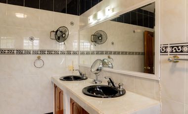 Casa en venta en Gaviotas, Puerto Vallarta, con alberca privada y paneles solares
