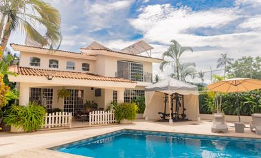 Casa en venta en Gaviotas, Puerto Vallarta, con alberca privada y paneles solares