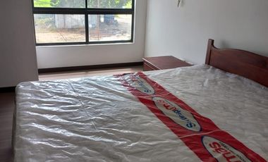 Vendo amplio apto como nuevo, excelente zona social. -A