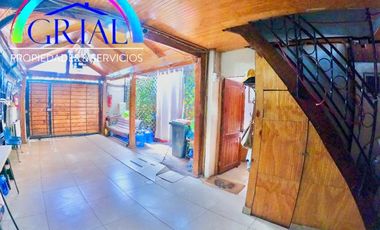 Gran Casa con local comercial en Ñuñoa