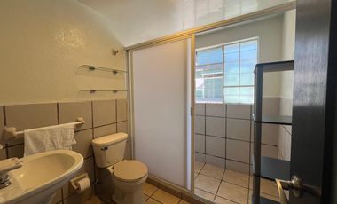 Habitación Amueblada con Servicios Incluidos en Planta Baja