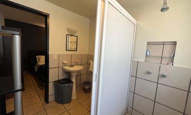 Habitación Amueblada con Servicios Incluidos en Planta Baja