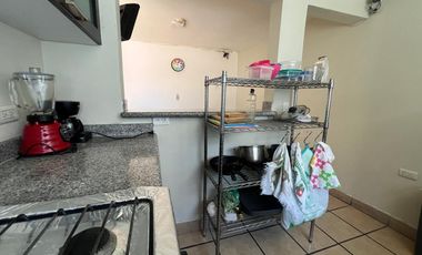 Habitación Amueblada con Servicios Incluidos en Planta Baja