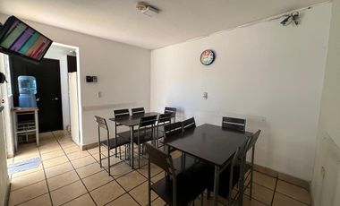 Habitación Amueblada con Servicios Incluidos en Planta Baja