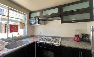 Habitación Amueblada con Servicios Incluidos en Planta Baja