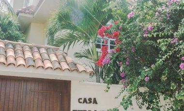 Edificio de tres plantas