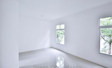 BRIANA SINGLE ATTACHED NEAR NAIA, MOA , TAGAYTAY 30MINS .Ready for Occupancy