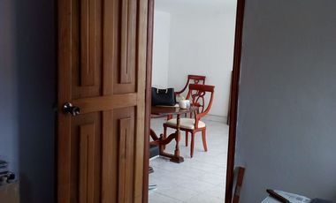 Casa, a 3 calles de la Av. Adolfo López Mateos En Ciudad Nezahualcóyotl.