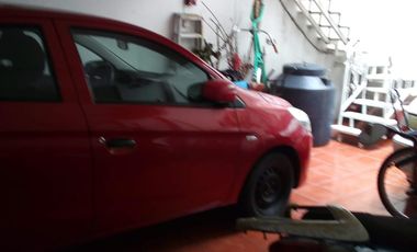 Casa, a 3 calles de la Av. Adolfo López Mateos En Ciudad Nezahualcóyotl.