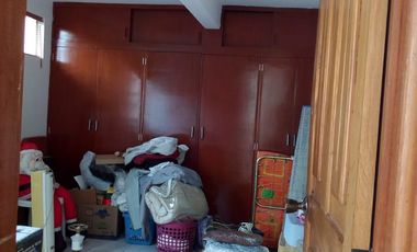 Casa, a 3 calles de la Av. Adolfo López Mateos En Ciudad Nezahualcóyotl.