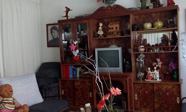 Casa, a 3 calles de la Av. Adolfo López Mateos En Ciudad Nezahualcóyotl.