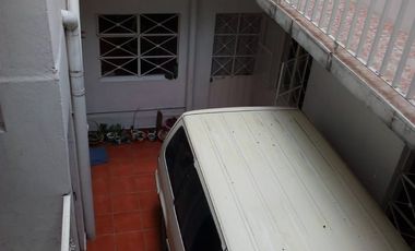 Casa, a 3 calles de la Av. Adolfo López Mateos En Ciudad Nezahualcóyotl.