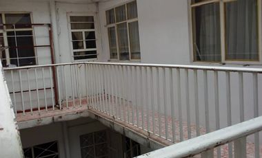 Casa, a 3 calles de la Av. Adolfo López Mateos En Ciudad Nezahualcóyotl.