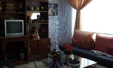 Casa, a 3 calles de la Av. Adolfo López Mateos En Ciudad Nezahualcóyotl.