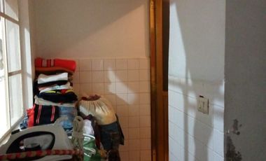 Casa, a 3 calles de la Av. Adolfo López Mateos En Ciudad Nezahualcóyotl.