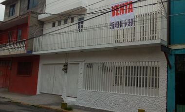 Casa, a 3 calles de la Av. Adolfo López Mateos En Ciudad Nezahualcóyotl.