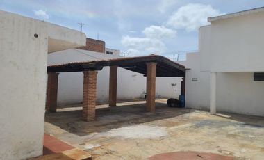 VENTA DE 2 LOCALES, UN DEPARTAMENTO Y UN SALÓN DE EVENTOS EN ARAGÓN - CENTRO, QUERÉTARO.