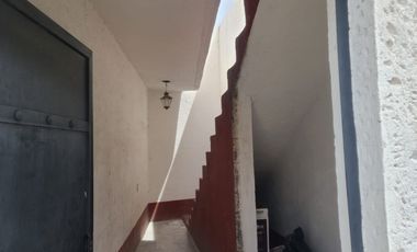 VENTA DE 2 LOCALES, UN DEPARTAMENTO Y UN SALÓN DE EVENTOS EN ARAGÓN - CENTRO, QUERÉTARO.