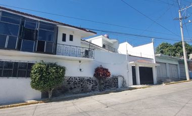 CASA SOLA EN LOMAS DEL CARRIL TEMIXCO