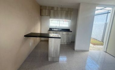 Hermosa casa en esquna