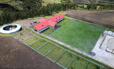 EN VENTA HACIENDA 60 HECTAREAS 20 MIN DEL AEROPUERTO DE QUITO
