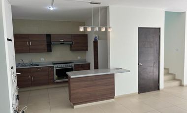 Casa de 4 recámaras con Baño completo,Rec. En planta baja