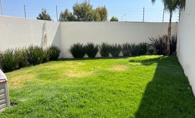 Casa de 4 recámaras con Baño completo,Rec. En planta baja