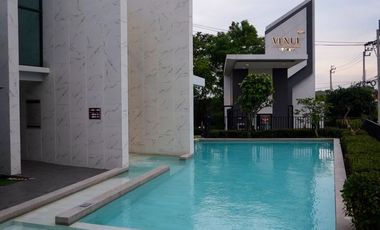 ขายถูกมาก !! บ้านแฝดฟังก์ชั่นบ้านเดี่ยวทำเลดีมาก โครงการ VENUE Westgate เวนิว เวสต์เกต พื้นที่ดิน 35.1 ตร.ว. พื้นที่ใช้สอย 148 ตร.ม ใกล้เซ็นทรัลเวสต์เ
