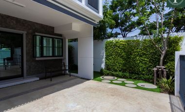 A cozy 2 bedrooms 3 bathrooms townhouse for rent and sale at Indy 5 Bangna, close by Mega Bangna