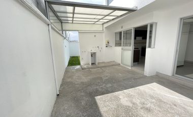 ELEGANTE Y MODERNA CASA