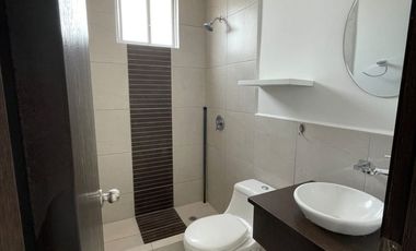 ELEGANTE Y MODERNA CASA