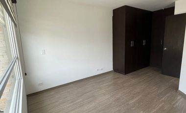 ELEGANTE Y MODERNA CASA