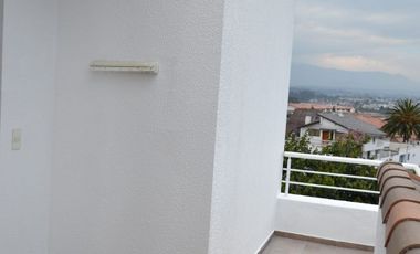 ELEGANTE Y MODERNA CASA