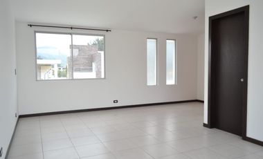 ELEGANTE Y MODERNA CASA