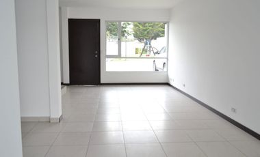 ELEGANTE Y MODERNA CASA