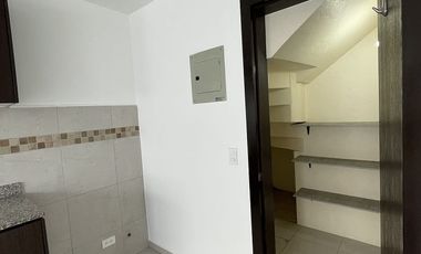 ELEGANTE Y MODERNA CASA