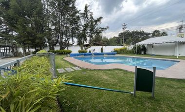 ELEGANTE Y MODERNA CASA