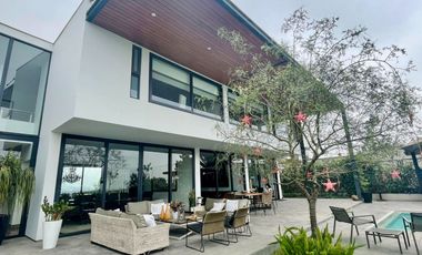 Venta impresionante residencia, a todo lujo. Casuarinas, Surco. la mejor zona de Surco. PARECE ESTRENO