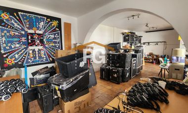 Del Valle Casa con uso de suelo en Venta